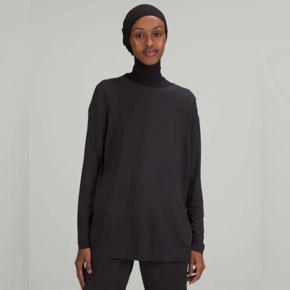 SZ 10 Lululemon Modal Pleated Back Long Sleeve Shirt
Black